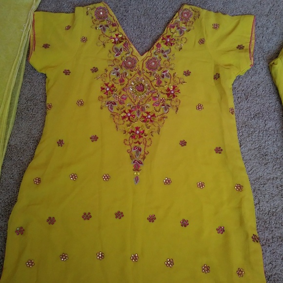 3 piecs indain suite embroidery work on. - Picture 4 of 8